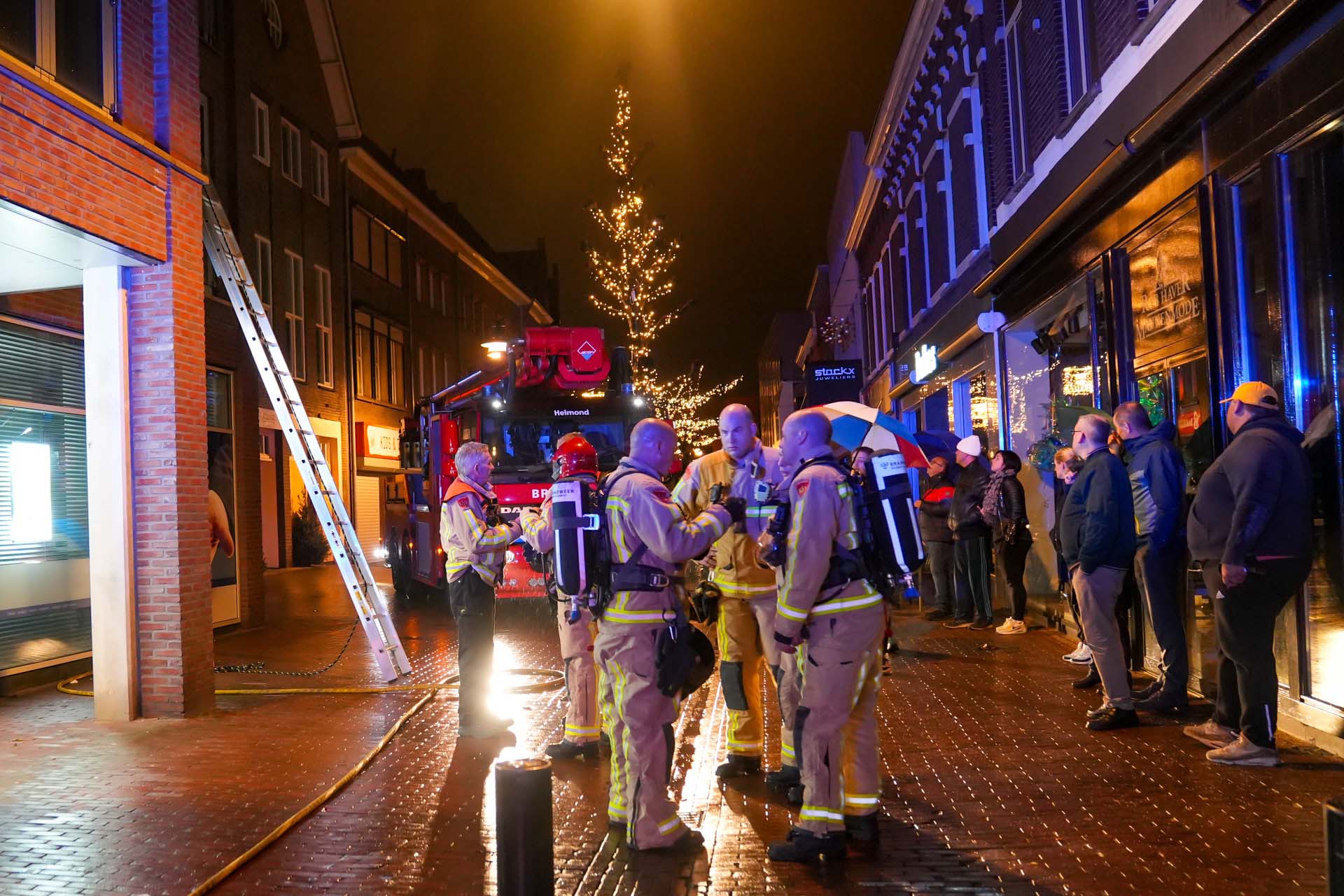 UPDATE: Brandend kaarsje zorgt voor brand in appartement