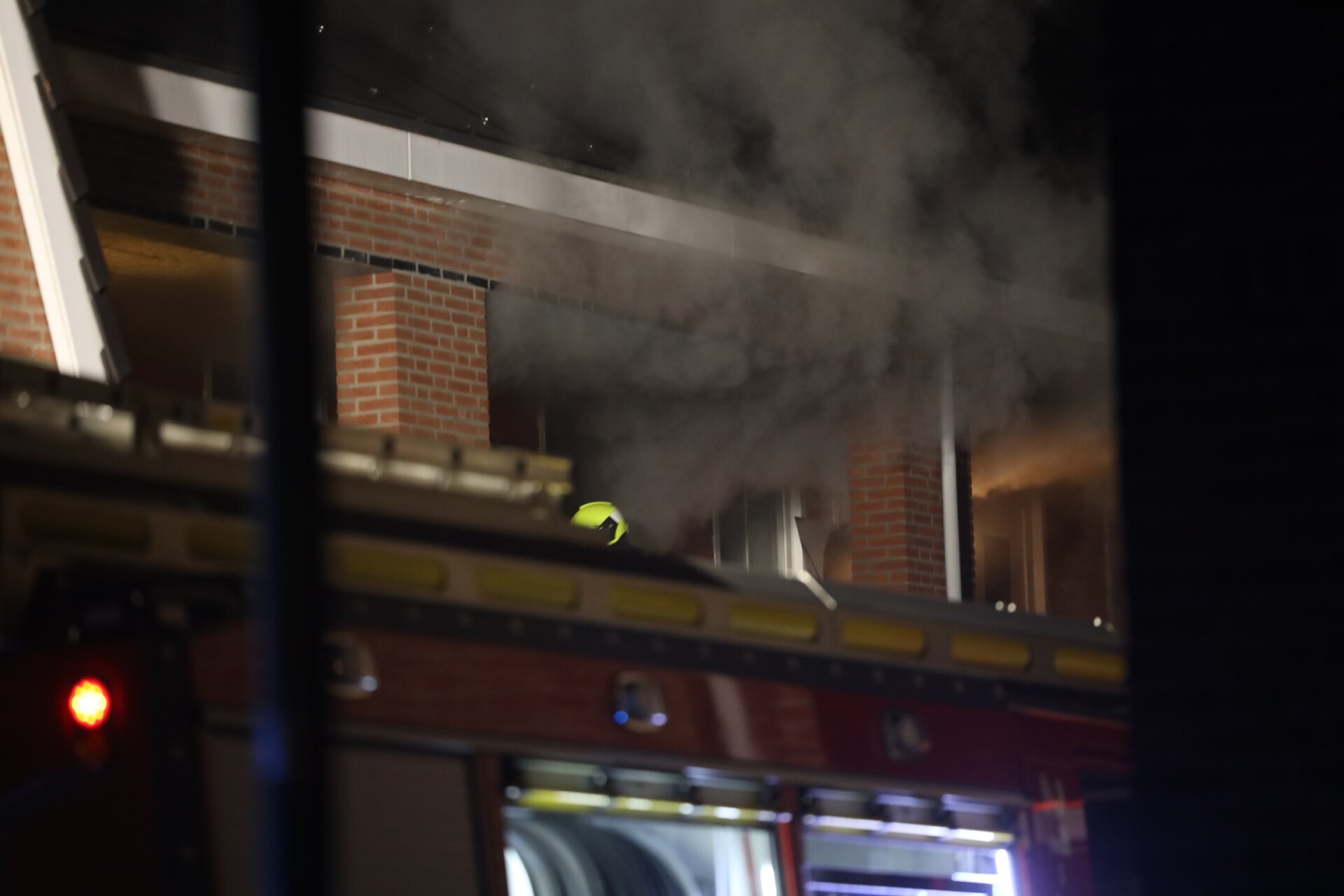 Veel rookontwikkeling bij brand in appartementencomplex