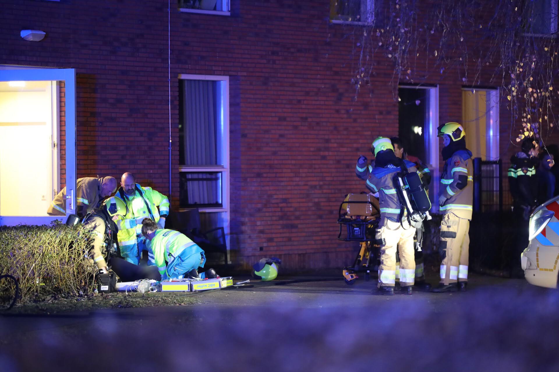 Bewoonster van zorginstelling raakt zwaargewond bij brand