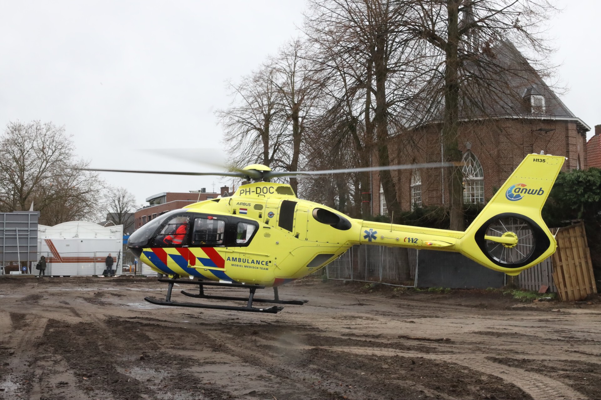 Traumateam ingevlogen voor zwaargewonde vrouw