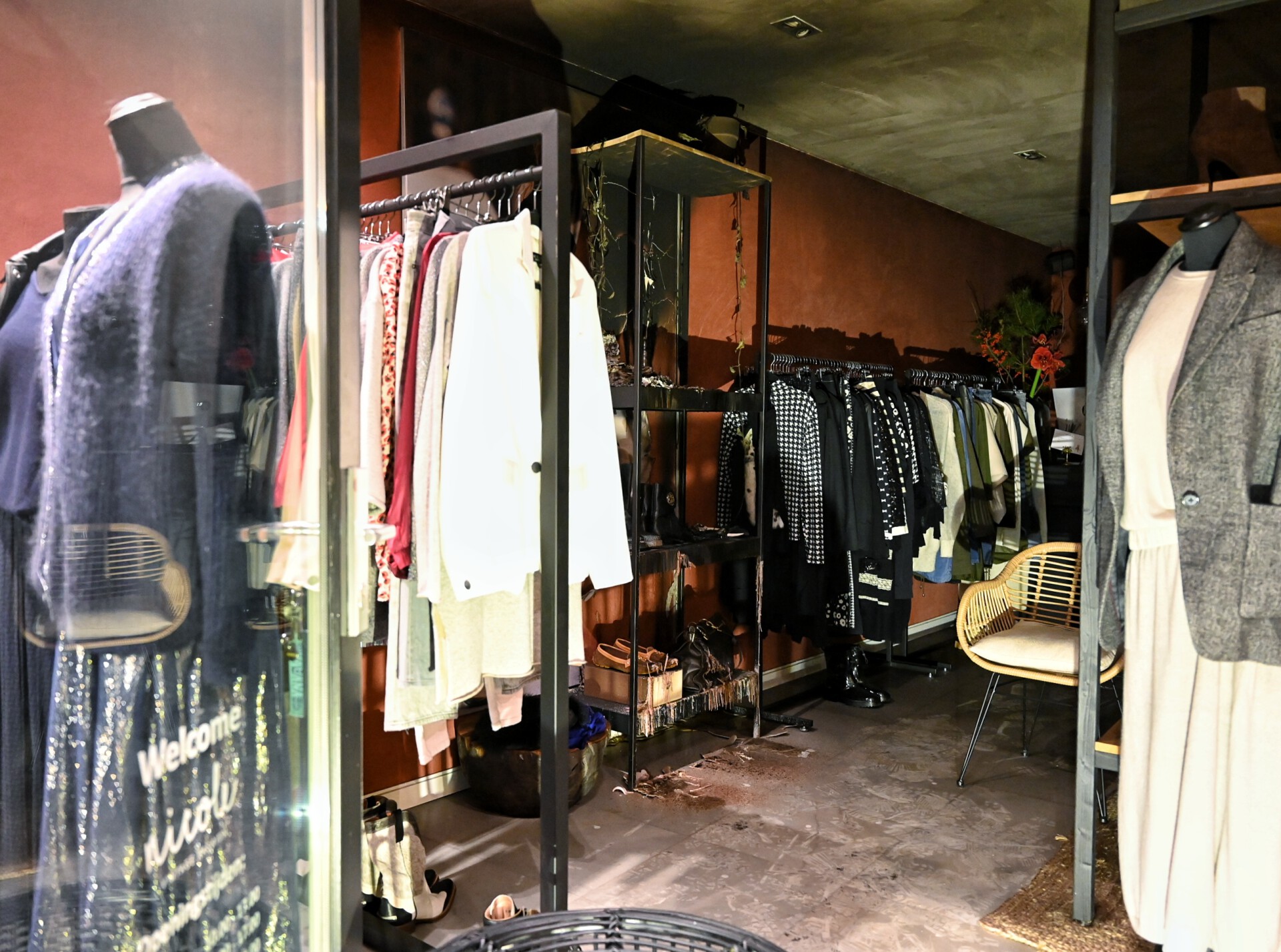 Brand in kledingwinkel Oisterwijk, woningen ontruimd