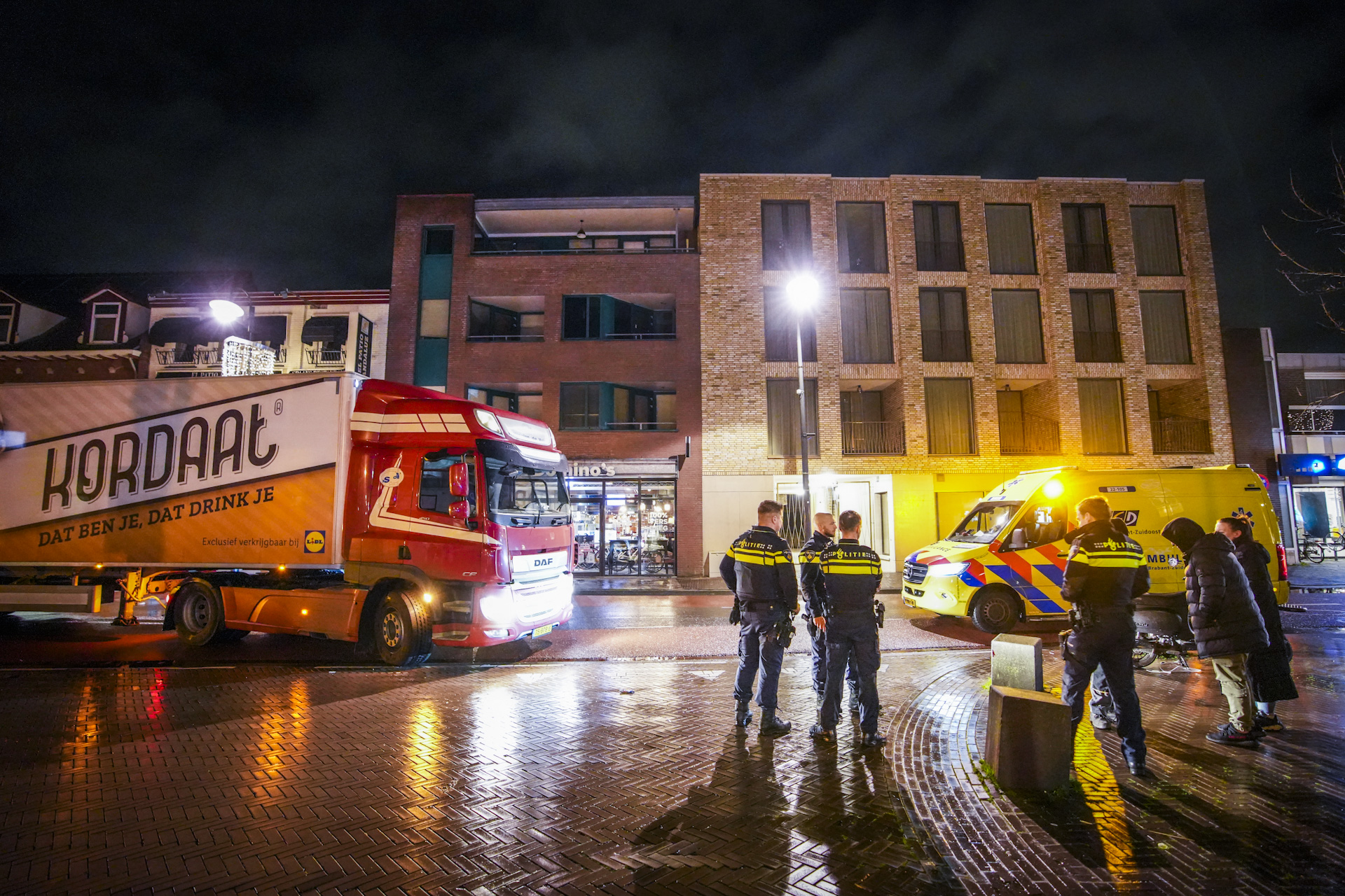 Scooterrijder gewond bij ongeval met vrachtwagen