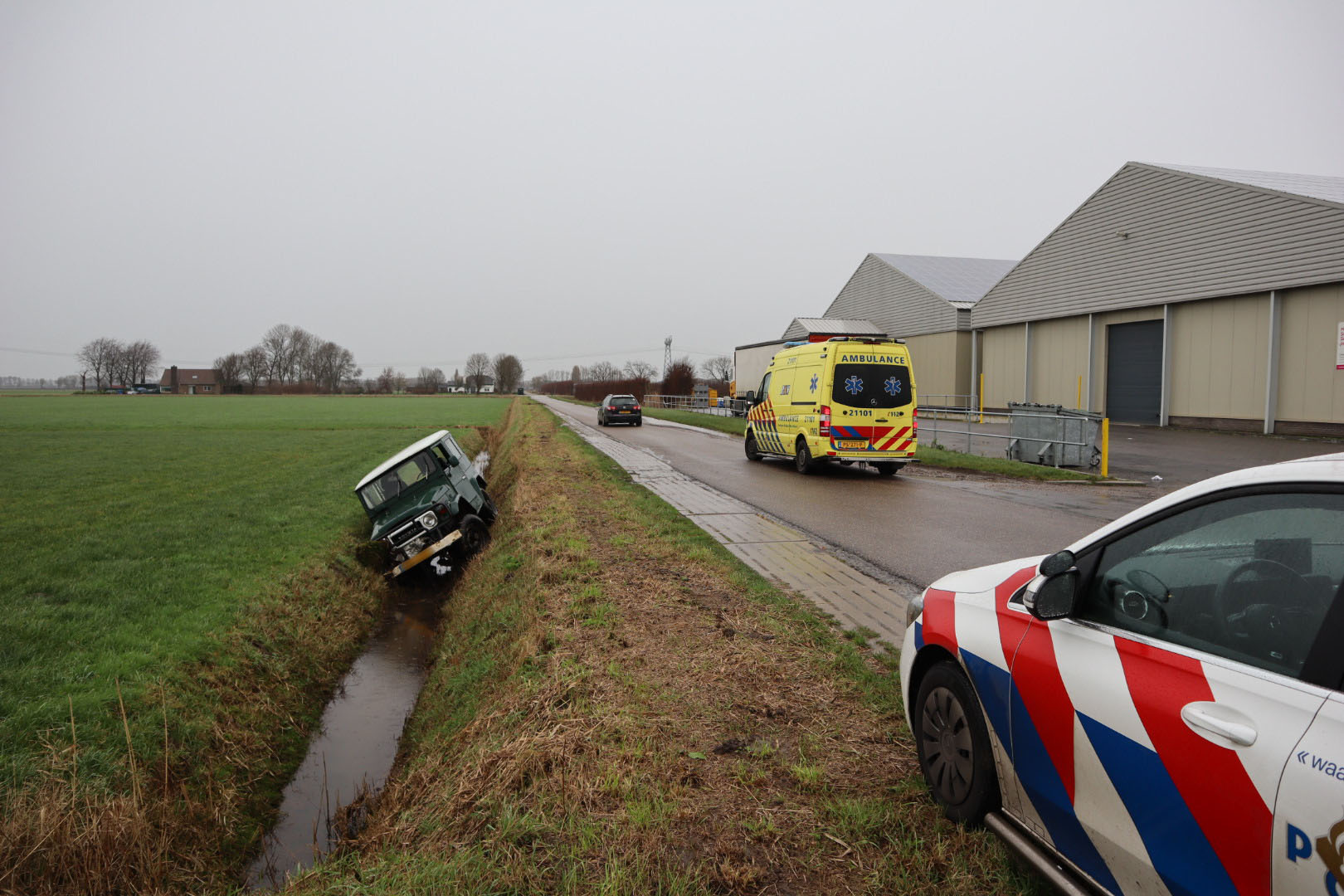 Gewonde bij auto in de sloot in Drunen