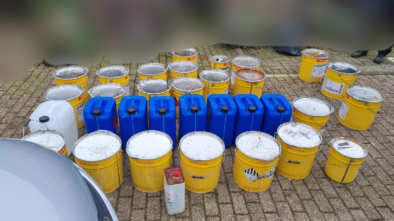 Honderden liters gevaarlijke stoffen in beslag genomen