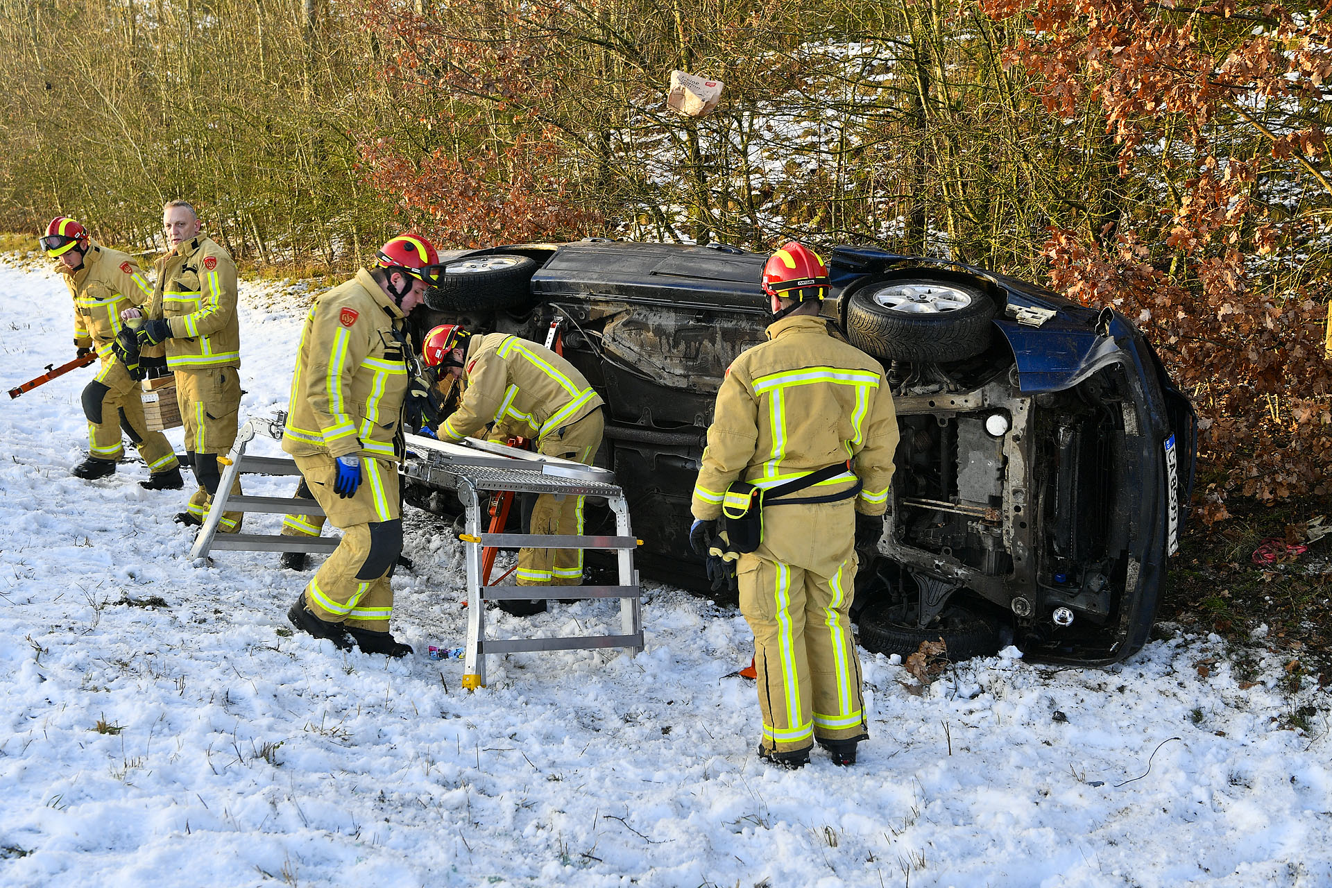 Dronken automobilist vliegt van de weg in Eindhoven