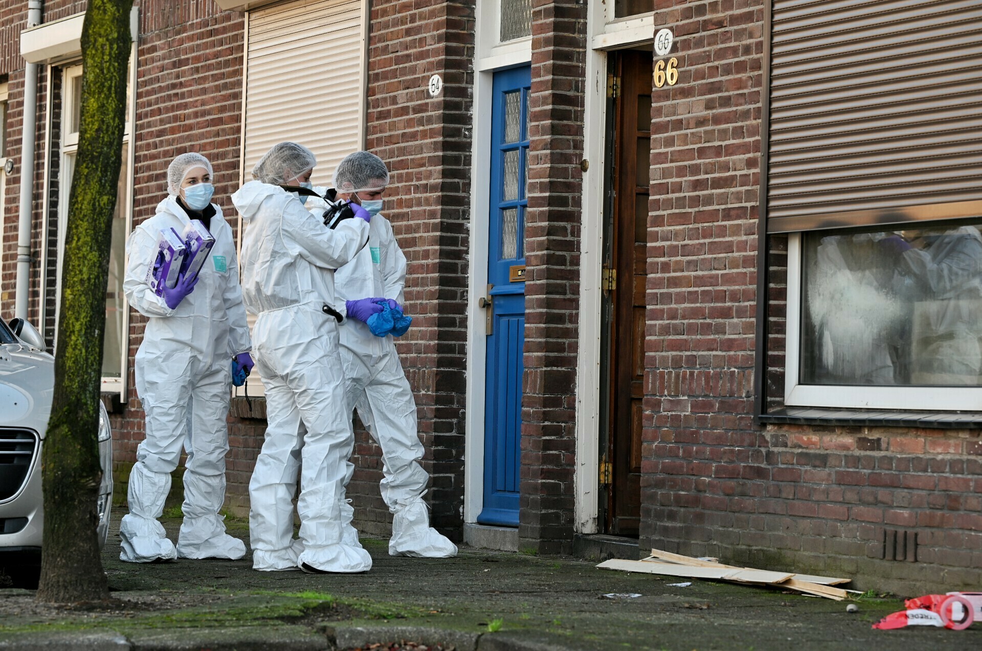 Zwaargewonde man gevonden in huis, straat afgezet