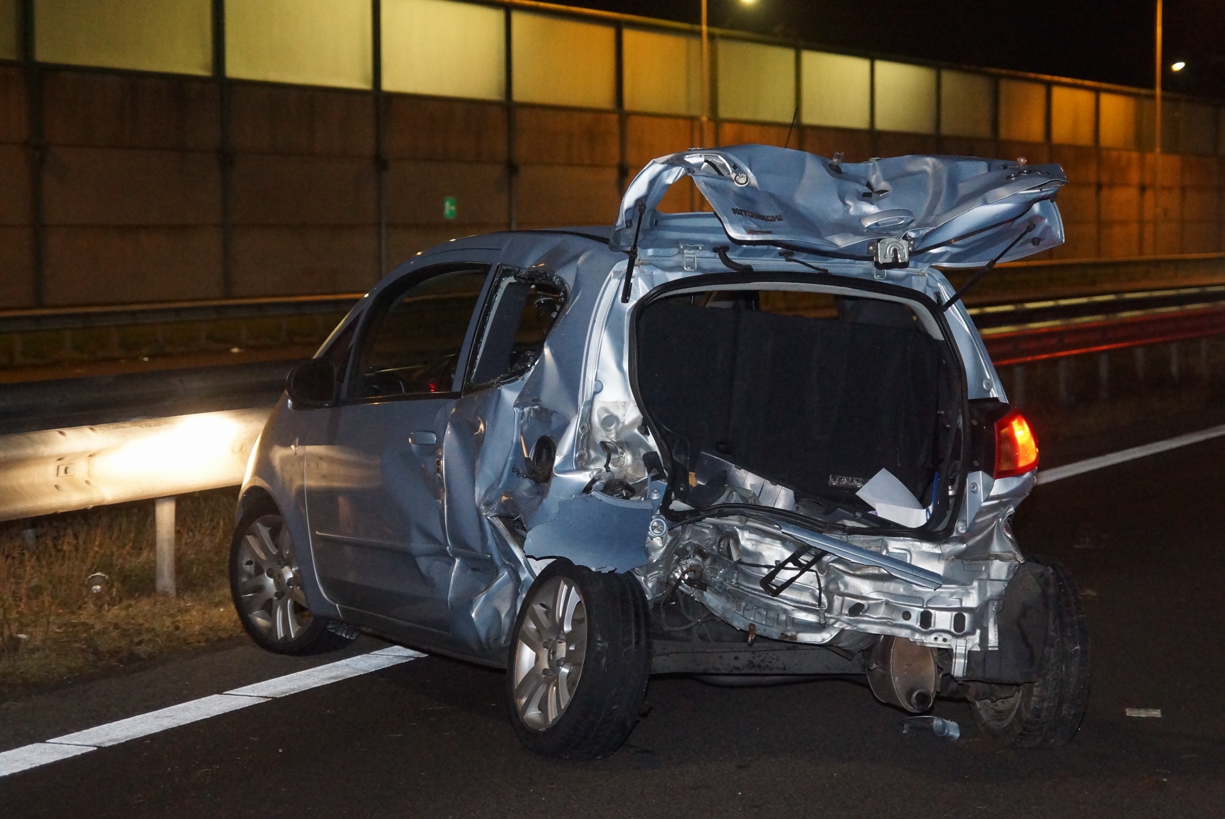 Flink ongeval op de A59, meerdere gewonden en snelweg dicht