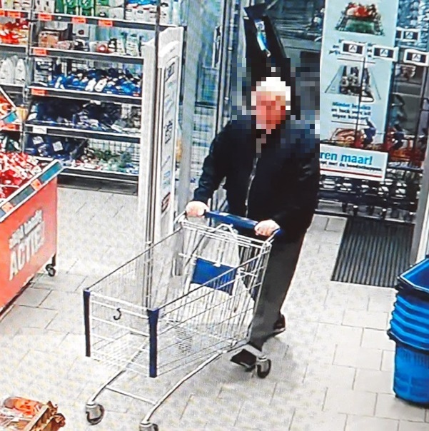 De politie is op zoek naar deze man, helpt u mee?