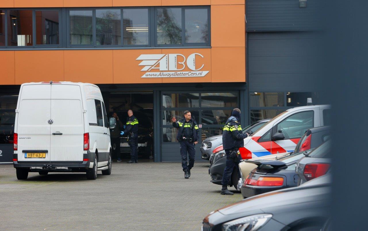 Doorzoekingen in onderzoek naar witwassen, drugs- en wapenhandel