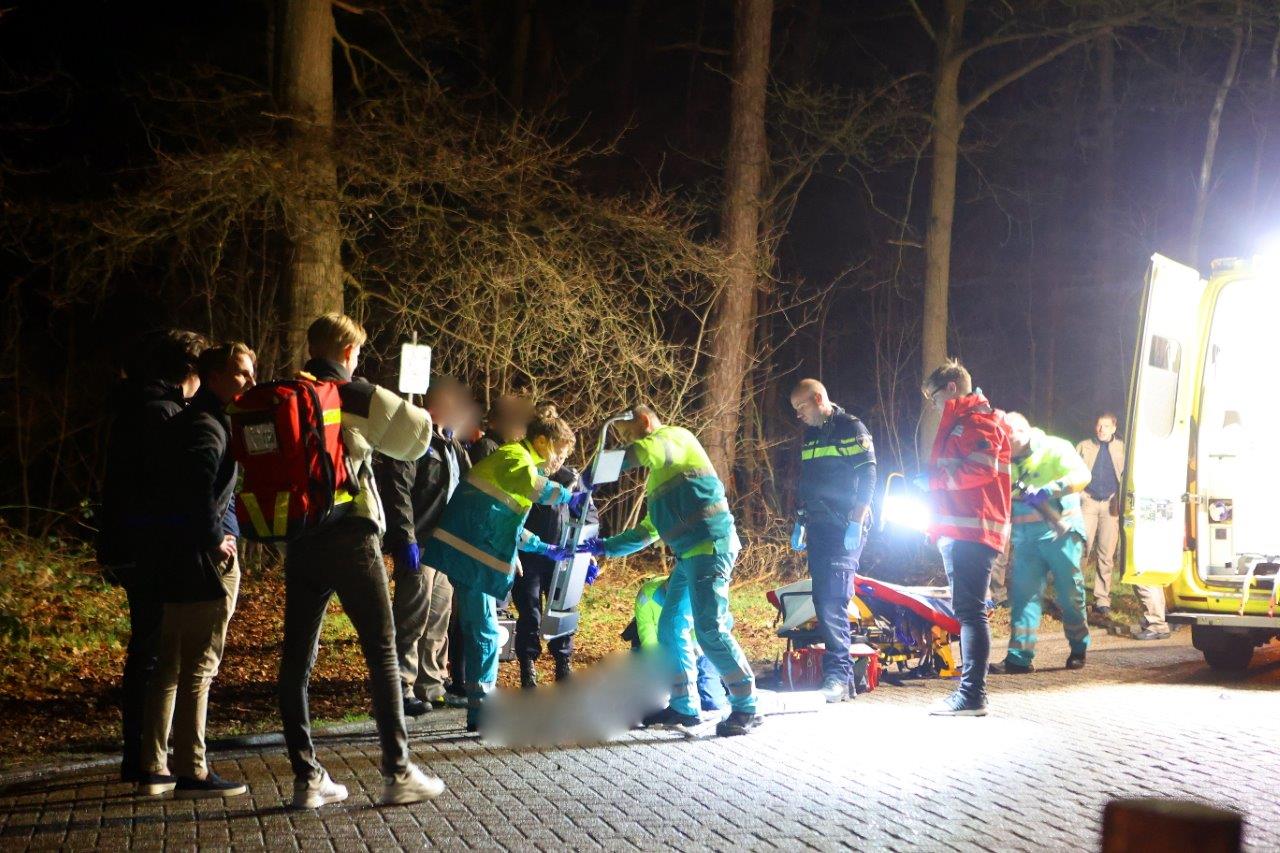 UPDATE: Hardloper geschept door auto en raakt ernstig gewond