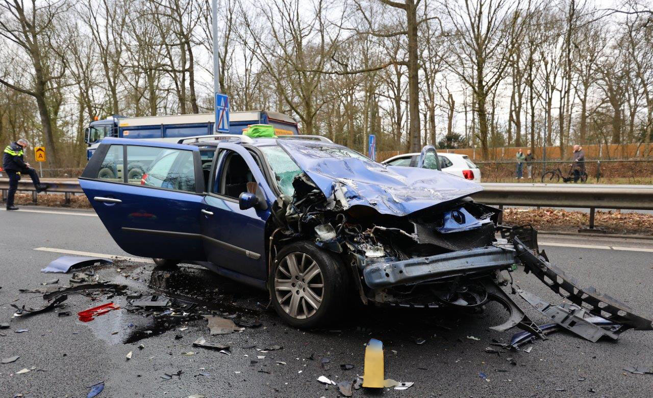 N65 weer vrijgegeven na ongeval tussen auto en vrachtwagen