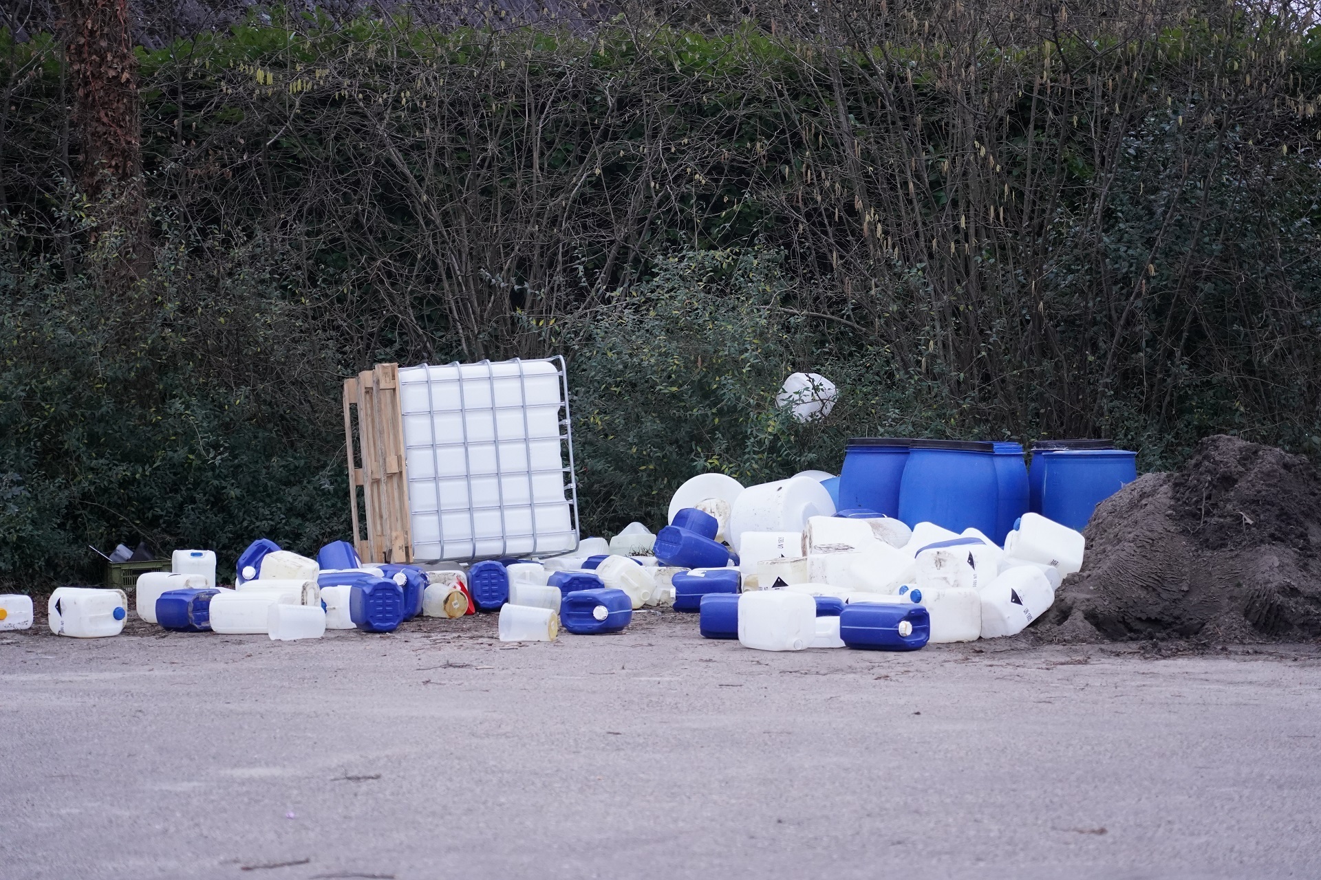 Brutale drugsdumping midden in het dorp