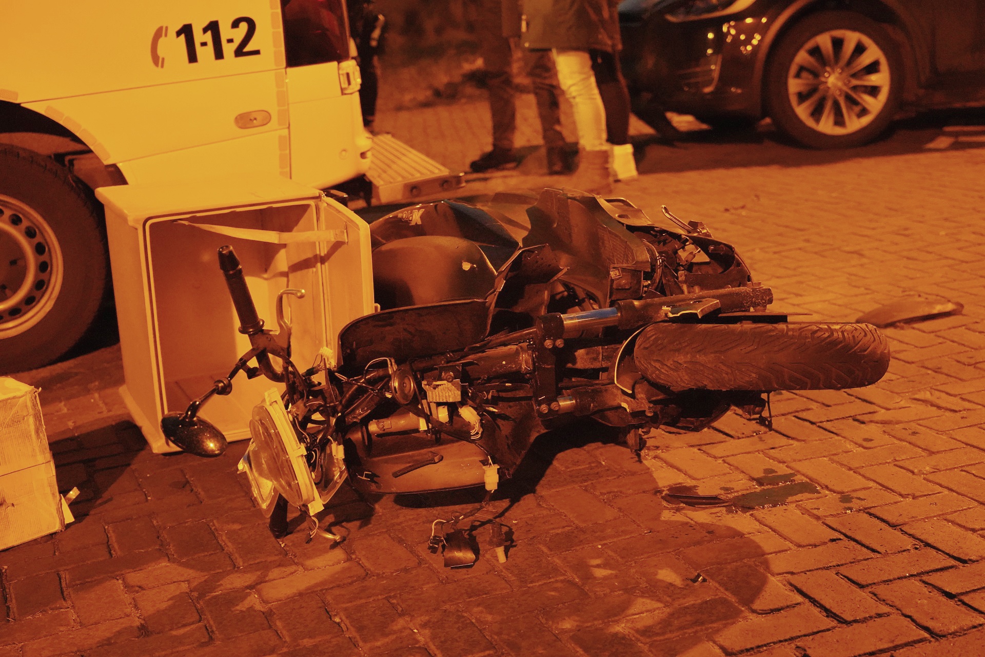 Maaltijdbezorger gewond na aanrijding met auto