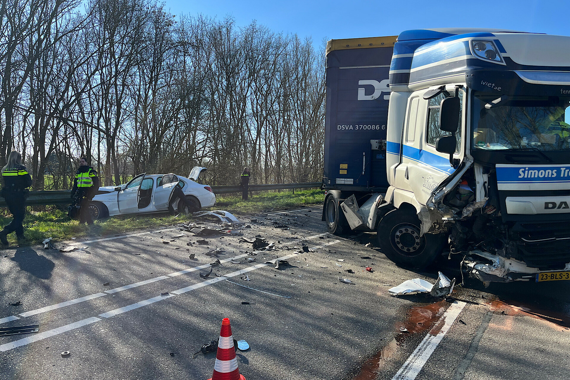 Gewonde bij ongeval tussen auto en vrachtwagen