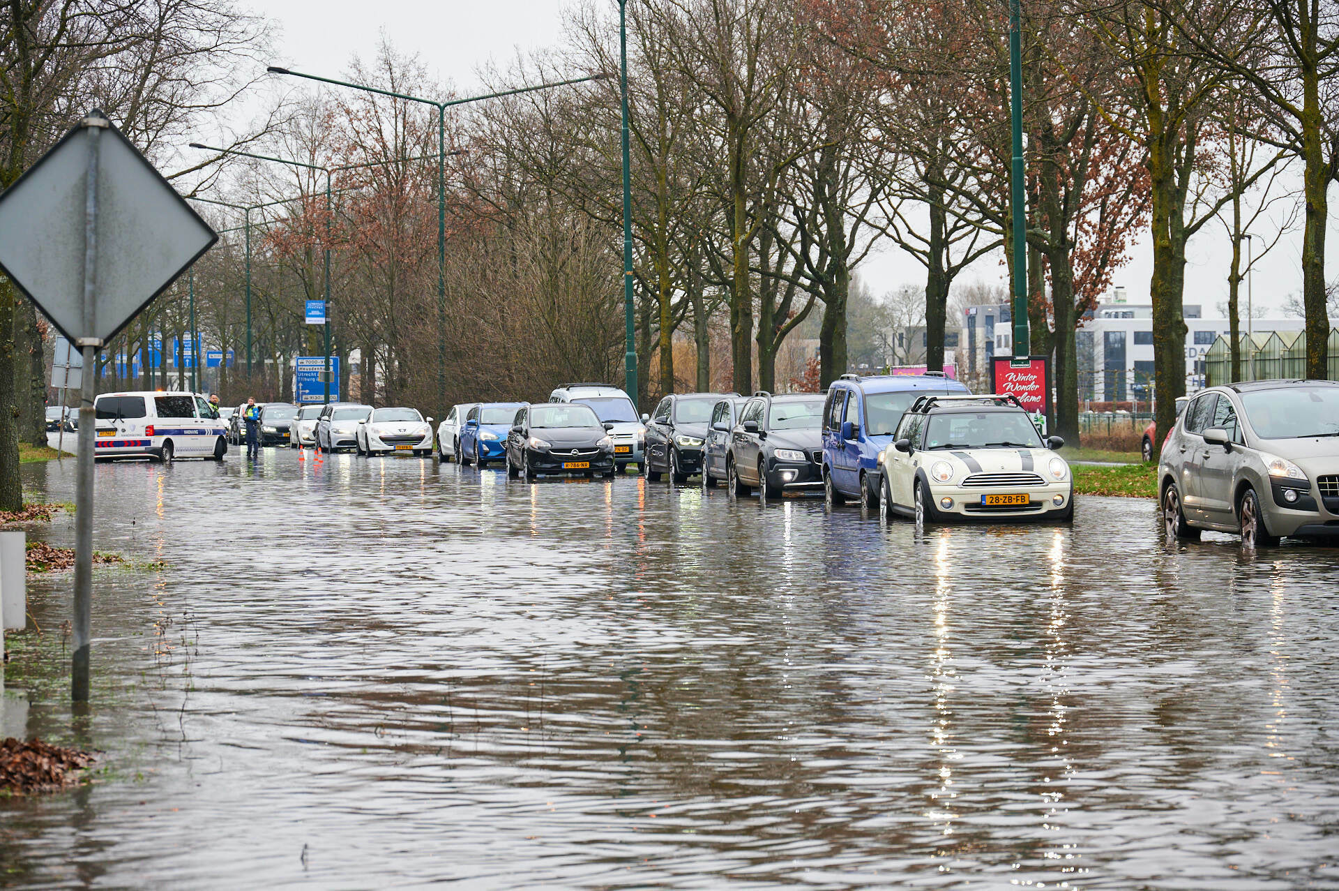 Straten Onder Water Door Gesprongen Waterleiding - 112Brabant