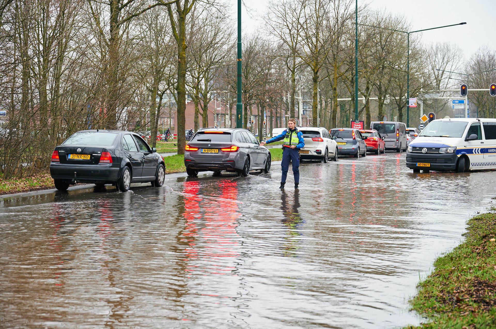 Straten Onder Water Door Gesprongen Waterleiding - 112Brabant