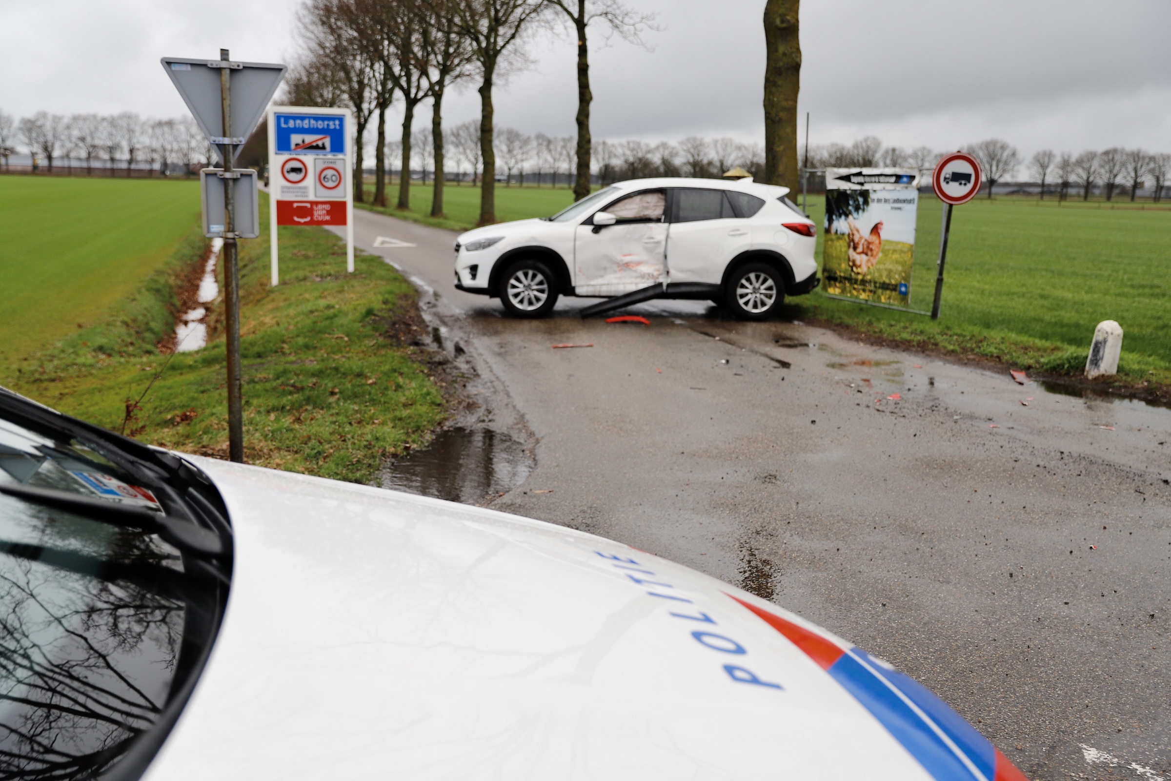 Gewonde bij botsing tussen vuilniswagen en auto