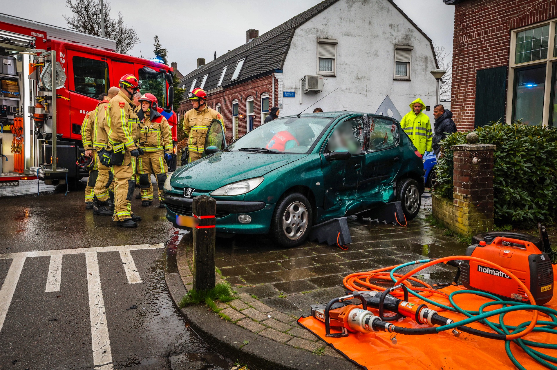 Vrouw Door Brandweer Bevrijd Uit Auto Na Ongeval - 112Brabant