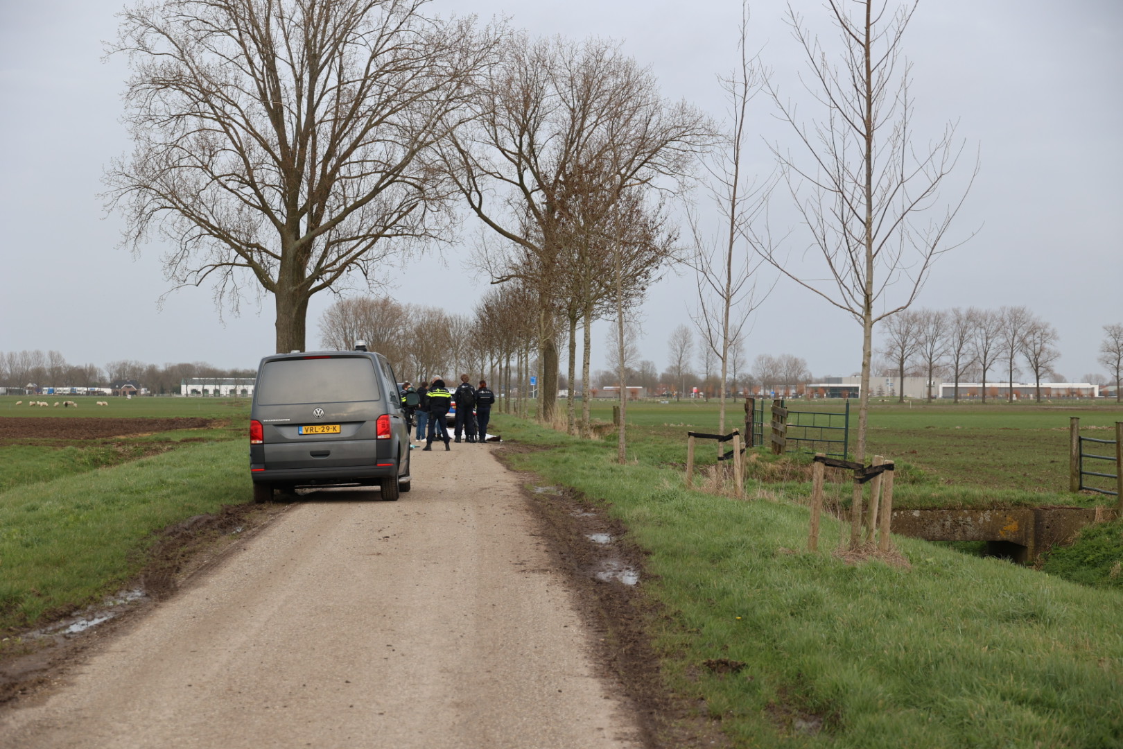 UPDATE: Politieonderzoek afgerond naar lichaam in sloot