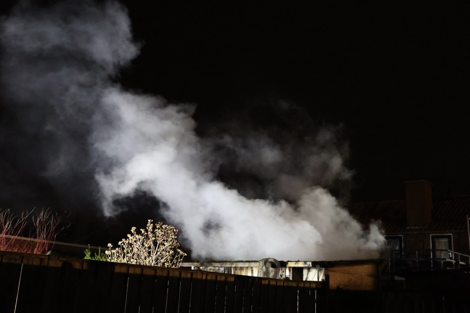 Vermoedelijk asbest vrijgekomen bij schuurbrand