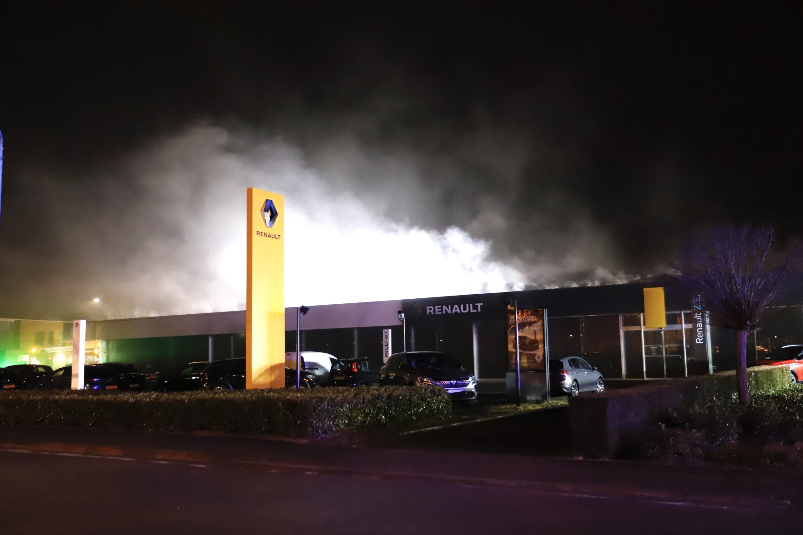 Flinke brand bij autogarage veroorzaakt veel schade