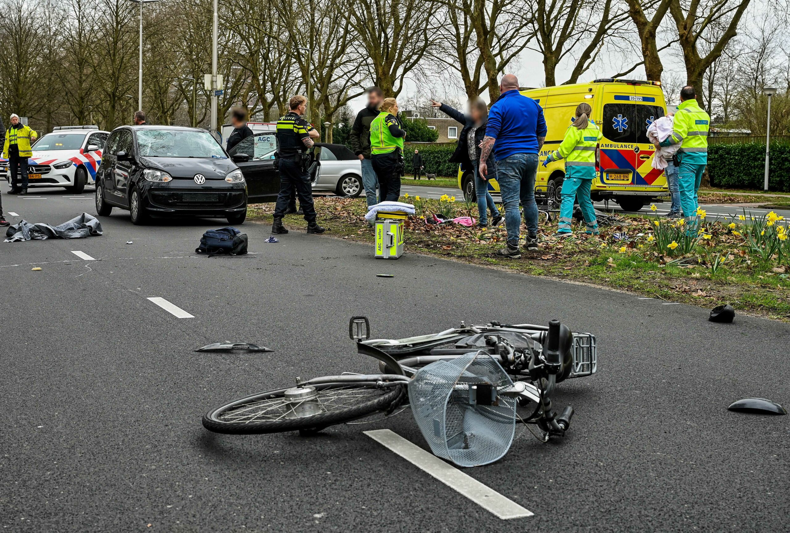 UPDATE: Overstekende meisjes zwaargewond na aanrijding