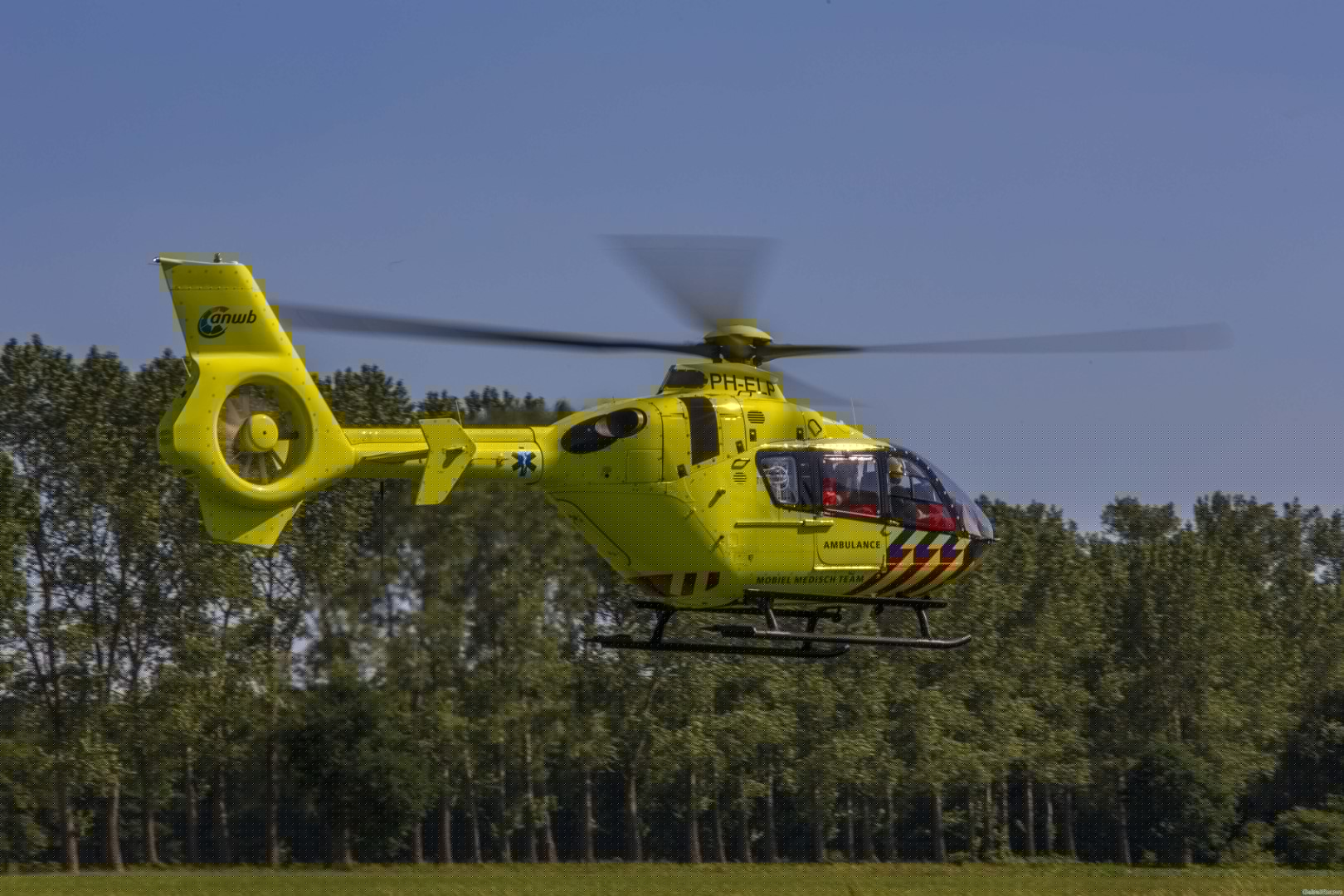 Taxichauffeur gereanimeerd na eenzijdig ongeval op snelweg