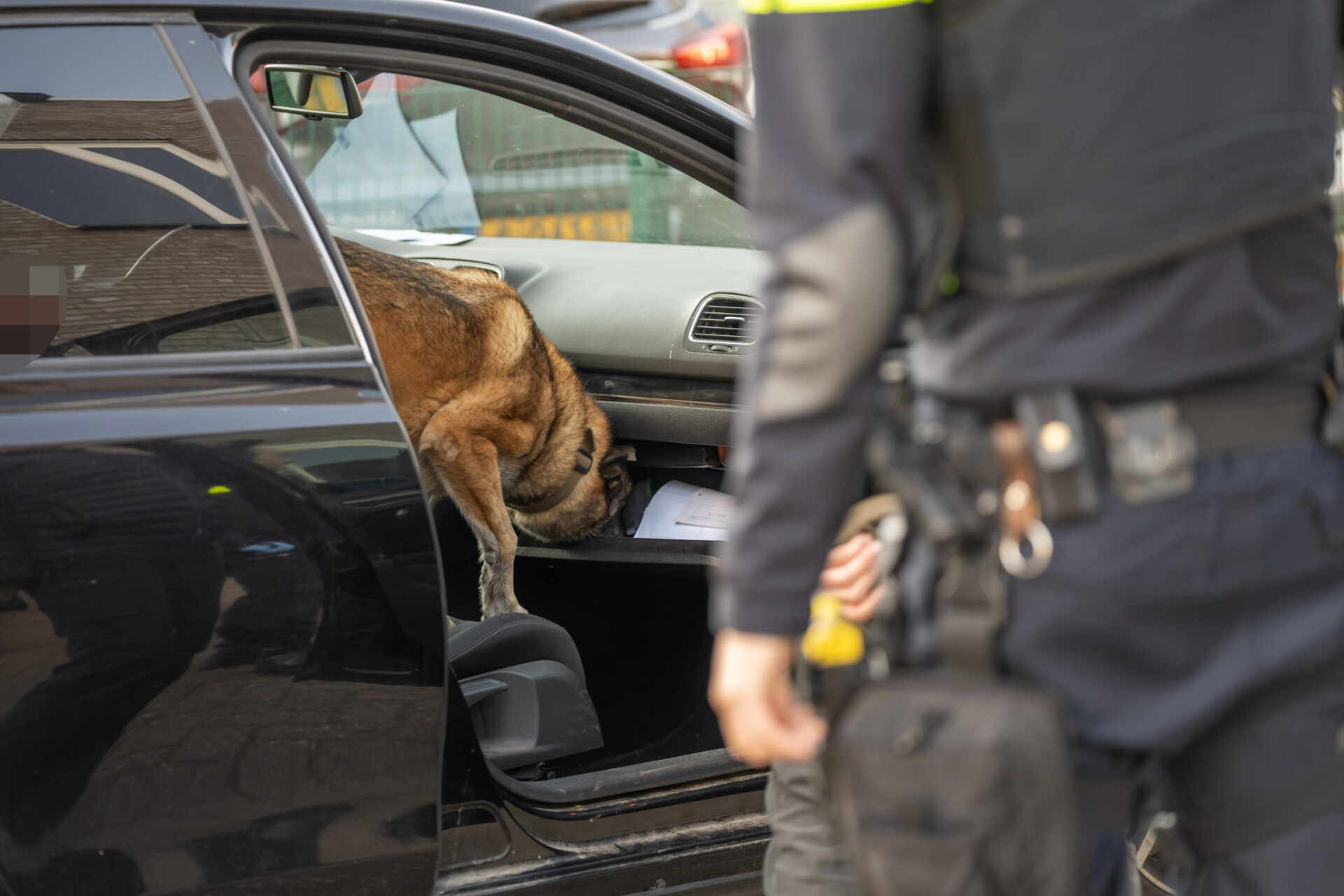 Politie treft grondstoffen aan voor productie van drugs: “Meerdere aanhoudingen”