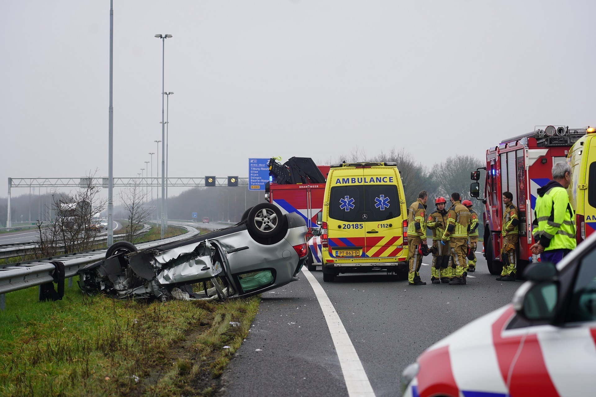 Auto slaat over de kop bij ongeluk op A58