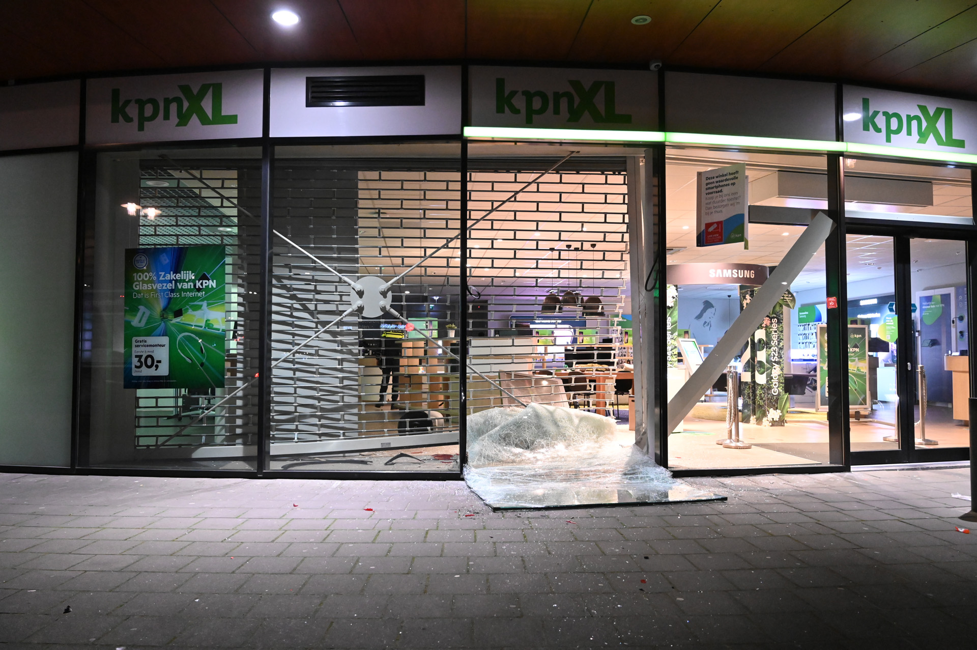 Ramkraak op KPN XL-winkel