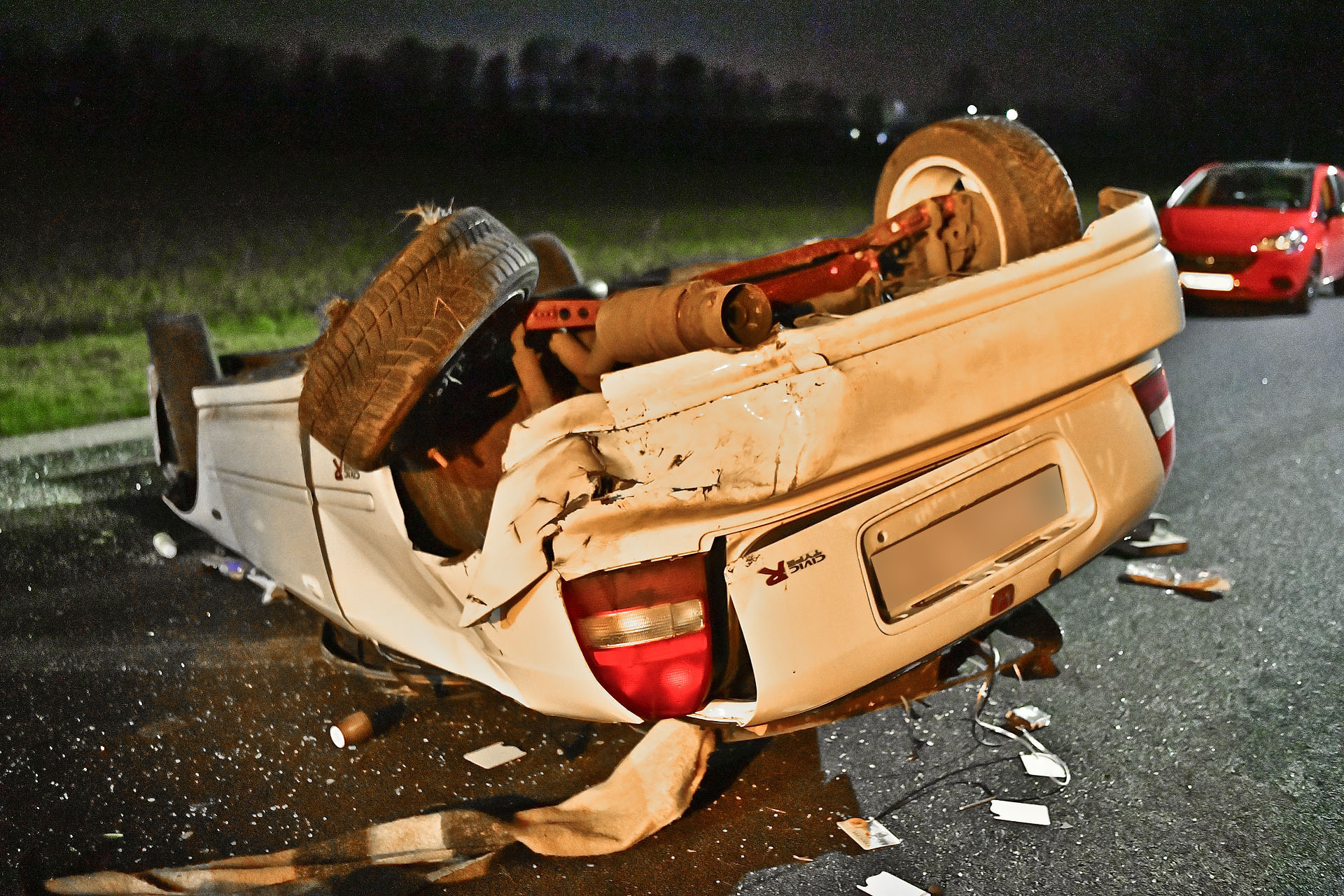 Auto Slaat Over De Kop Bij Ongeval, Inzittenden Raken Gewond