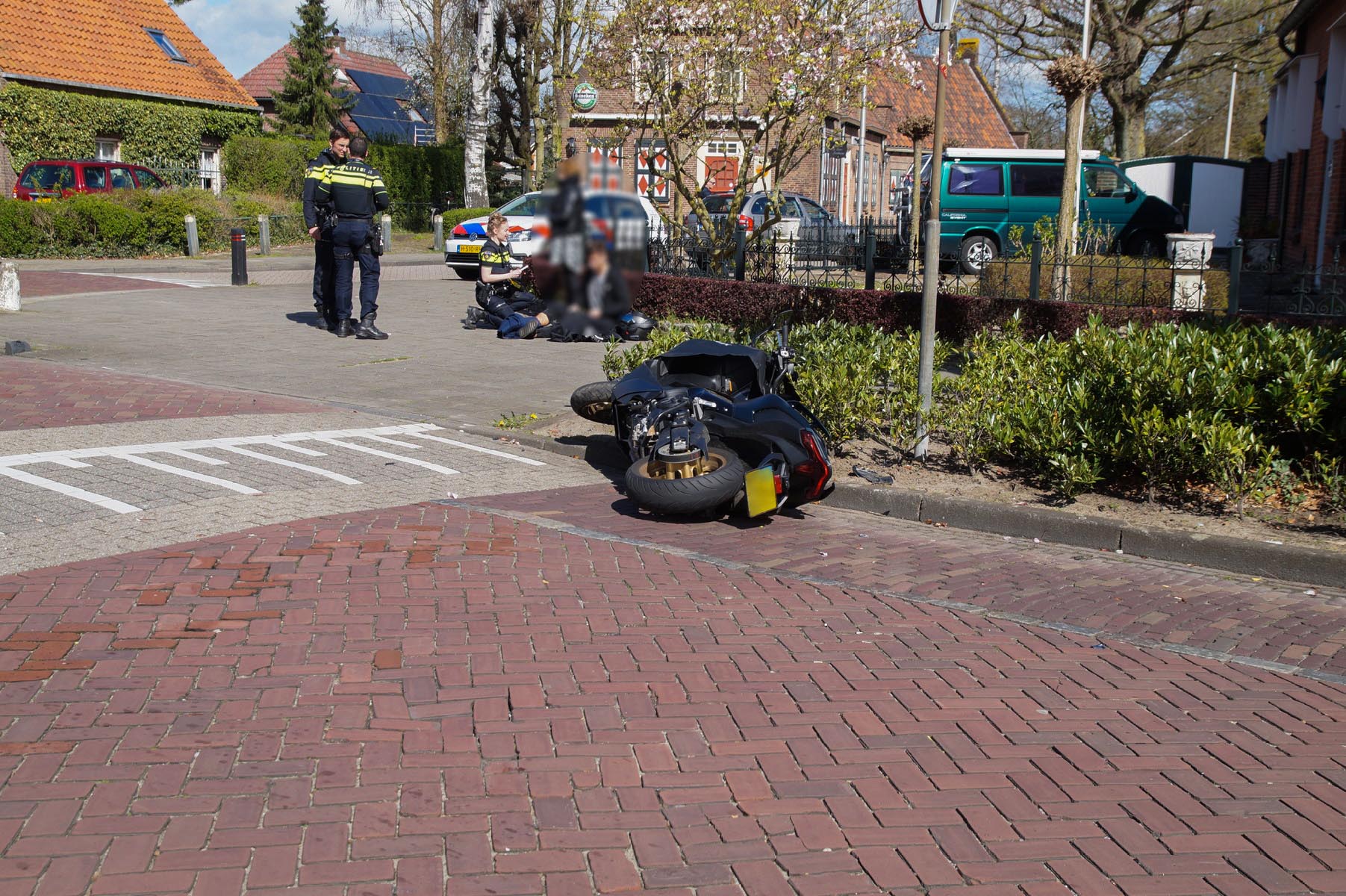 Motorrijder naar ziekenhuis na botsing tegen auto