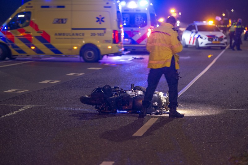 Motorrijder ernstig gewond bij aanrijding met auto