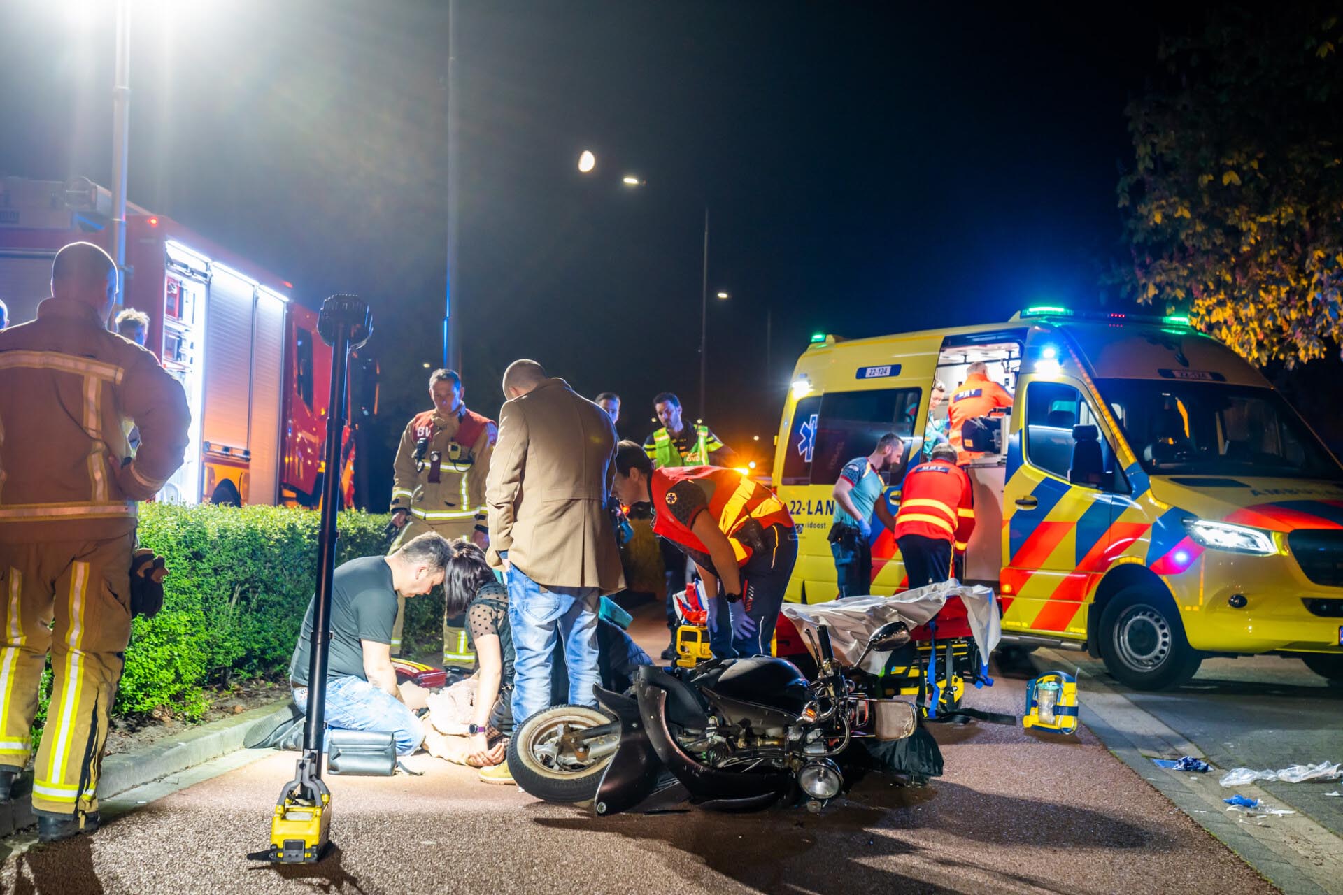 Voetganger zwaargewond na aanrijding met scooterrijder