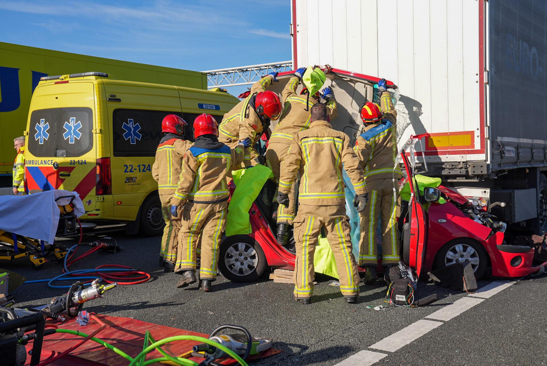 A67 urenlang dicht na ernstig ongeval