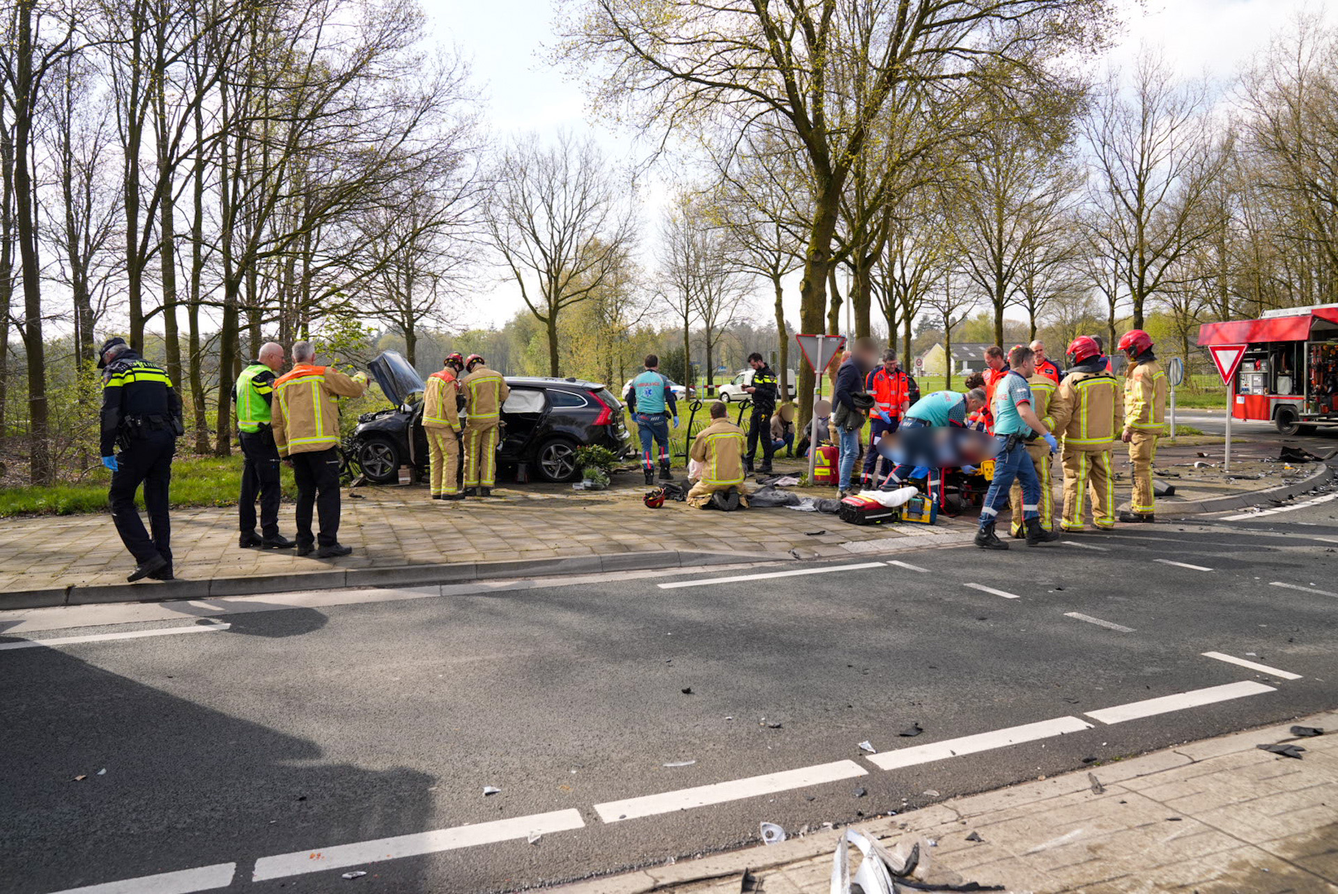 Drie gewonden bij ernstig ongeval tussen twee auto’s