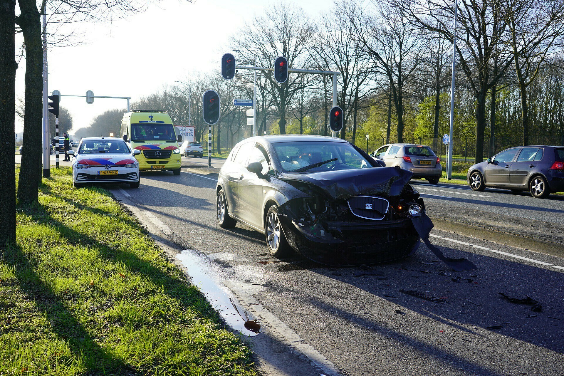 Vrouw gewond bij kop-staart botsing