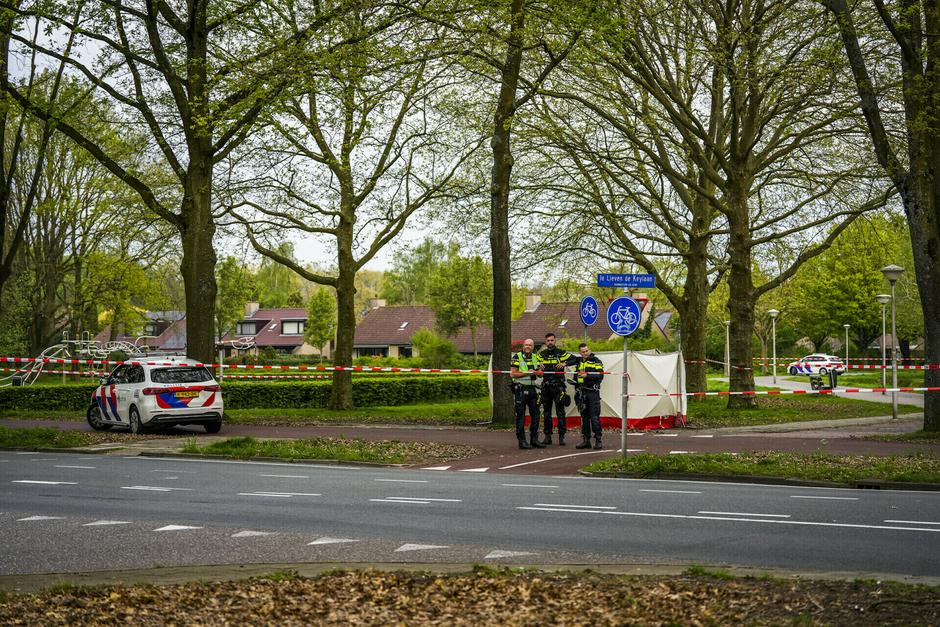 UPDATE: Dode gevonden in het parkje langs de weg