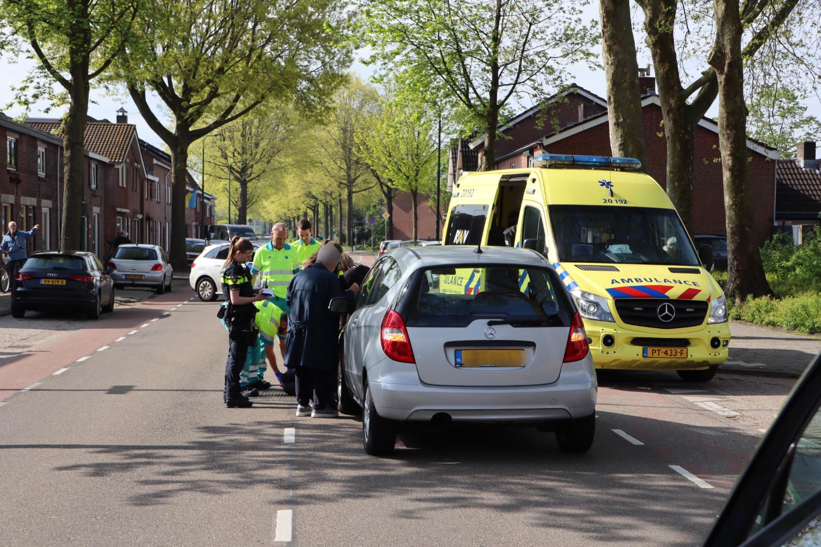 Postbezorgster gewond na aanrijding met automobilist