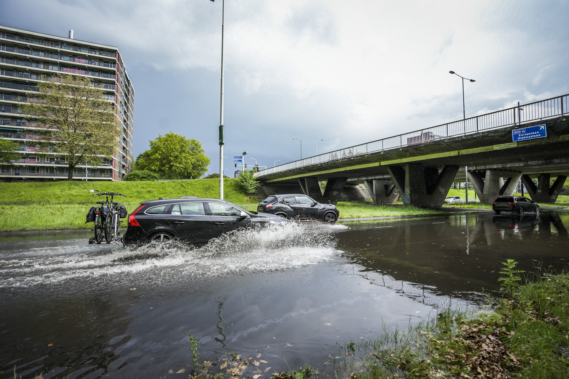 Onweersbuien met veel regen in korte tijd