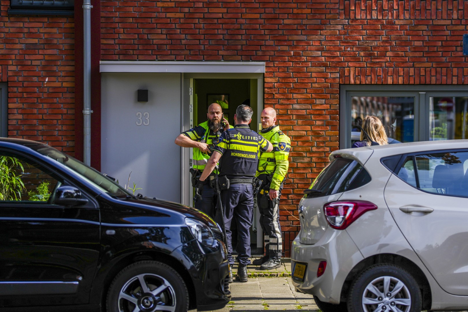 FOTOSERIE: Vrouw Gewond Door Steekpartij, Andere Vrouw Aangehouden Als ...