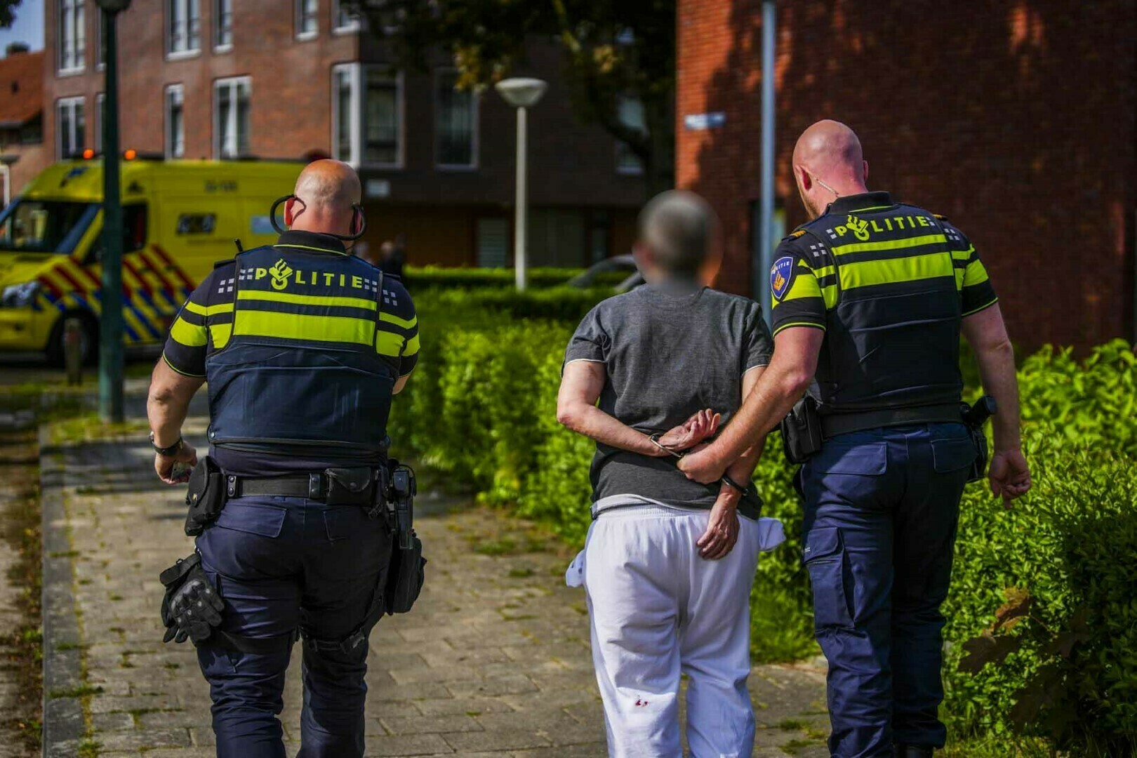 FOTOSERIE: Vrouw Gewond Door Steekpartij, Andere Vrouw Aangehouden Als ...