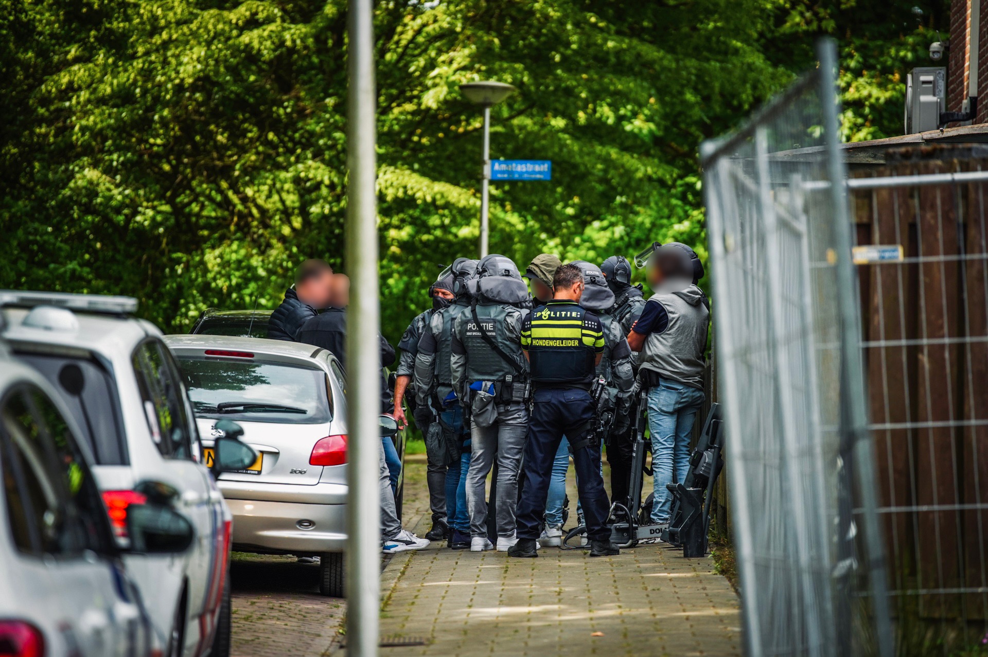 Man na dreiging door DSI uit woning gehaald, kinderen binnen ongedeerd