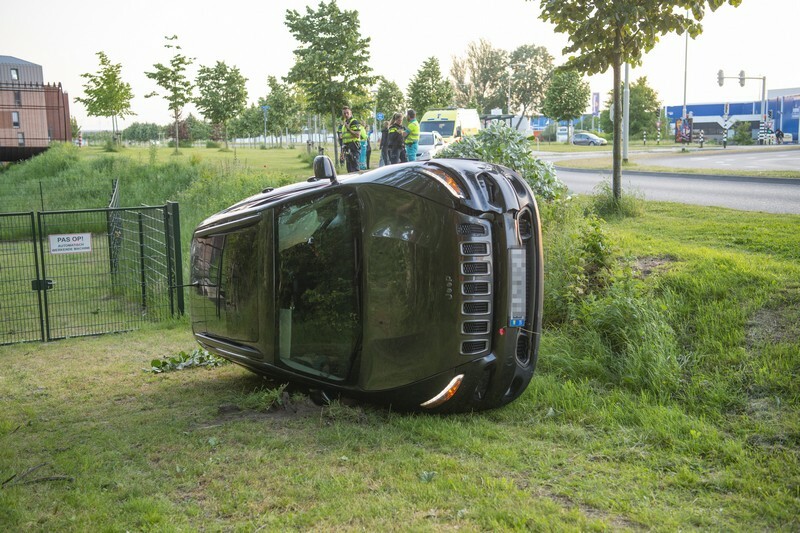 Automobilist Aangehouden Na Eenzijdig Ongeval: Auto Raakt Boom En ...