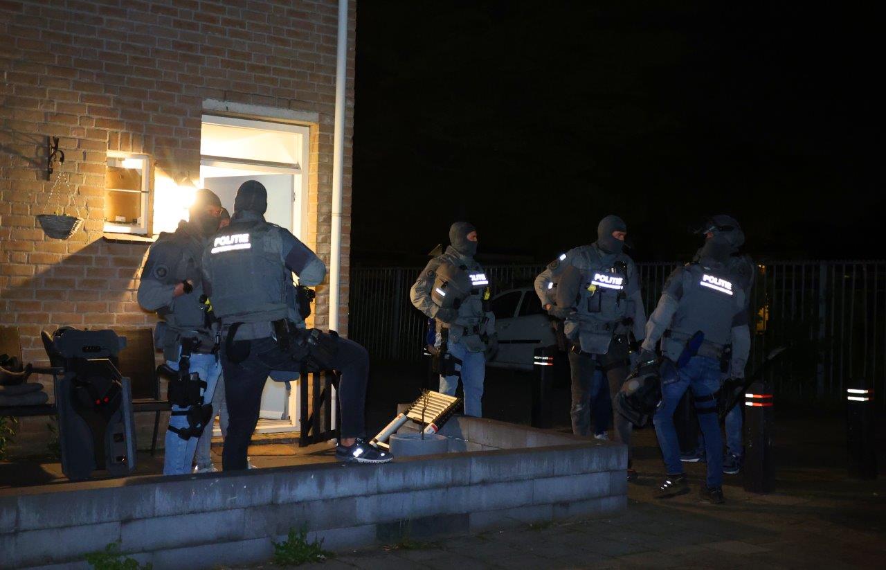 Arrestatieteam valt huis binnen na melding van huiselijk geweld