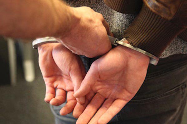 Man (23) valt minderjarige meisjes lastig