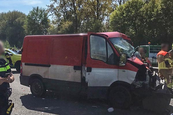 Snelweg weer vrijgegeven na ongeval tussen vrachtwagen en bestelbus
