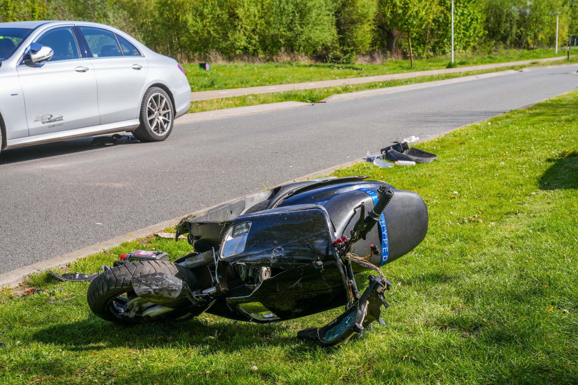 Scooterrijder raakt gewond bij ongeval met Taxi