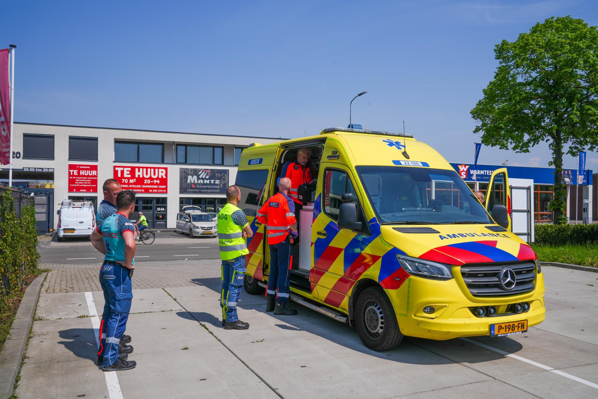 Fietsster Onder Begeleiding Van Trauma-arts Naar Ziekenhuis Na ...