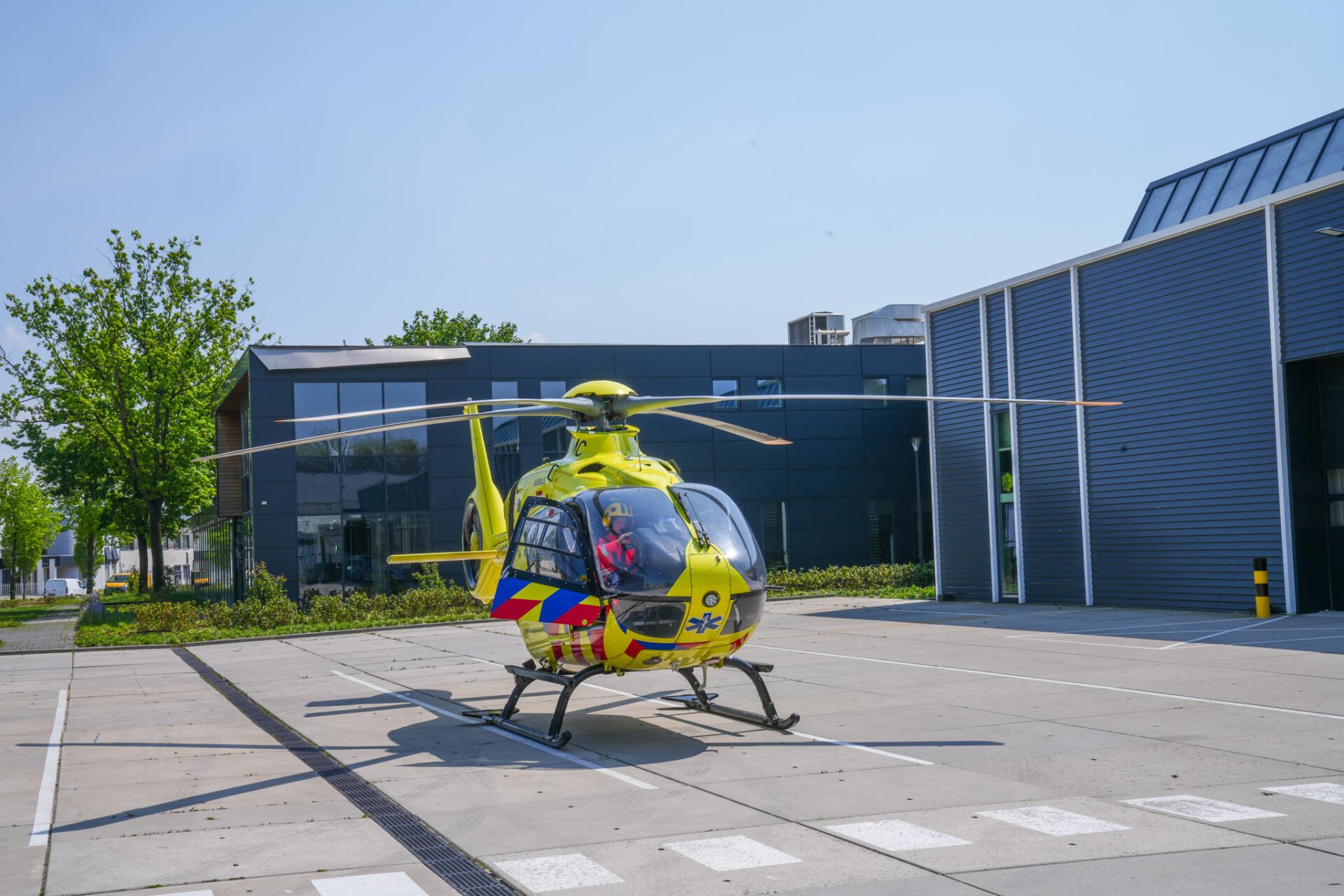 Fietsster Onder Begeleiding Van Trauma-arts Naar Ziekenhuis Na ...